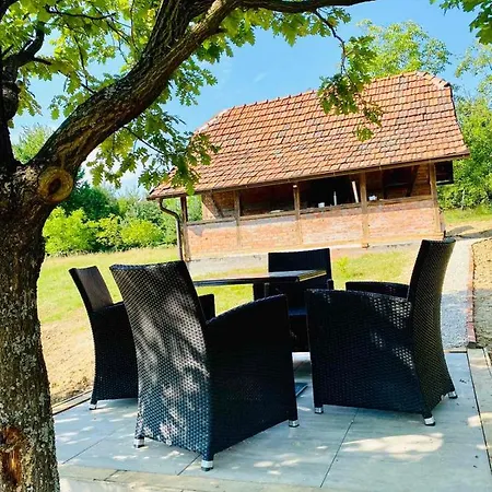 Vikend Na Ozrenu Ferienhaus *